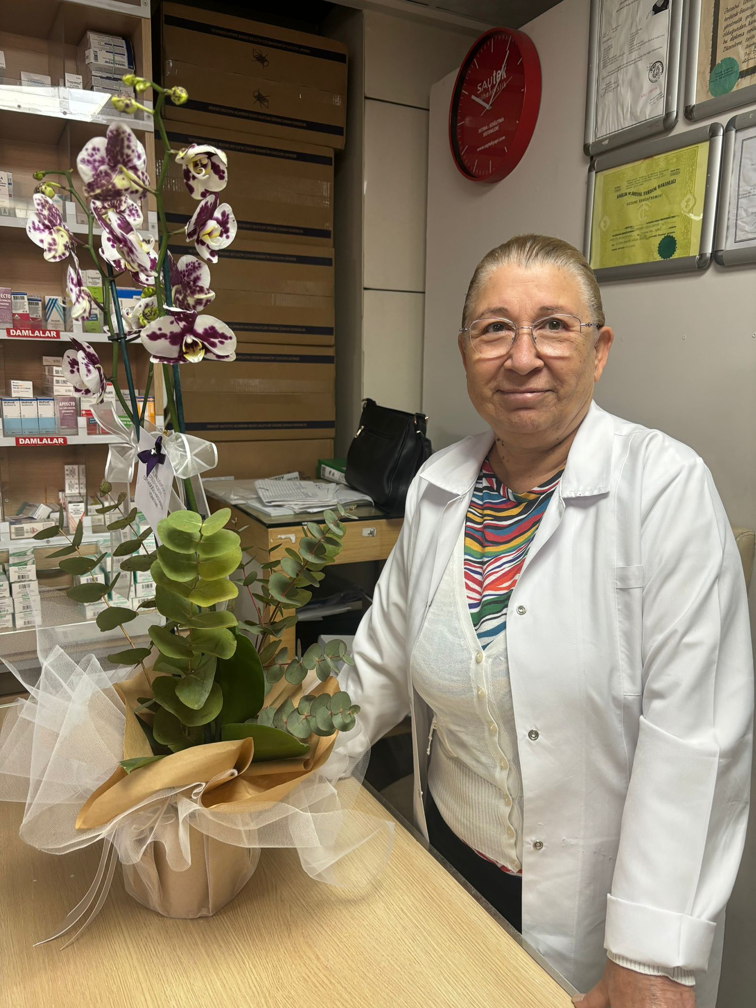 Eczacılık Günü'nde Değerli Eczacımız Gülay Sümer’in Eczacılık Gününü Kutladık
